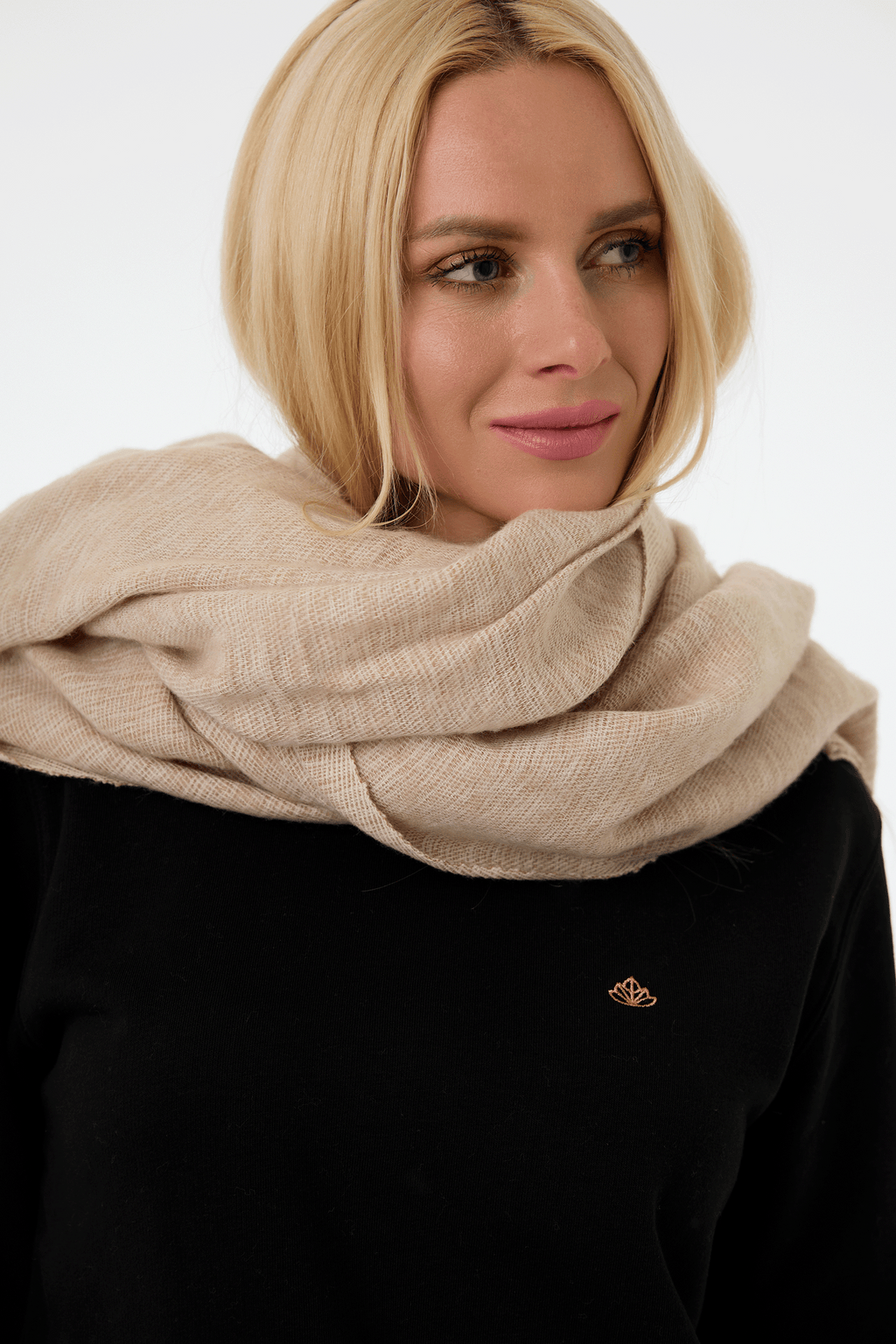 Ručně tkaná maxi šála z jačí vlny - Premium Basics