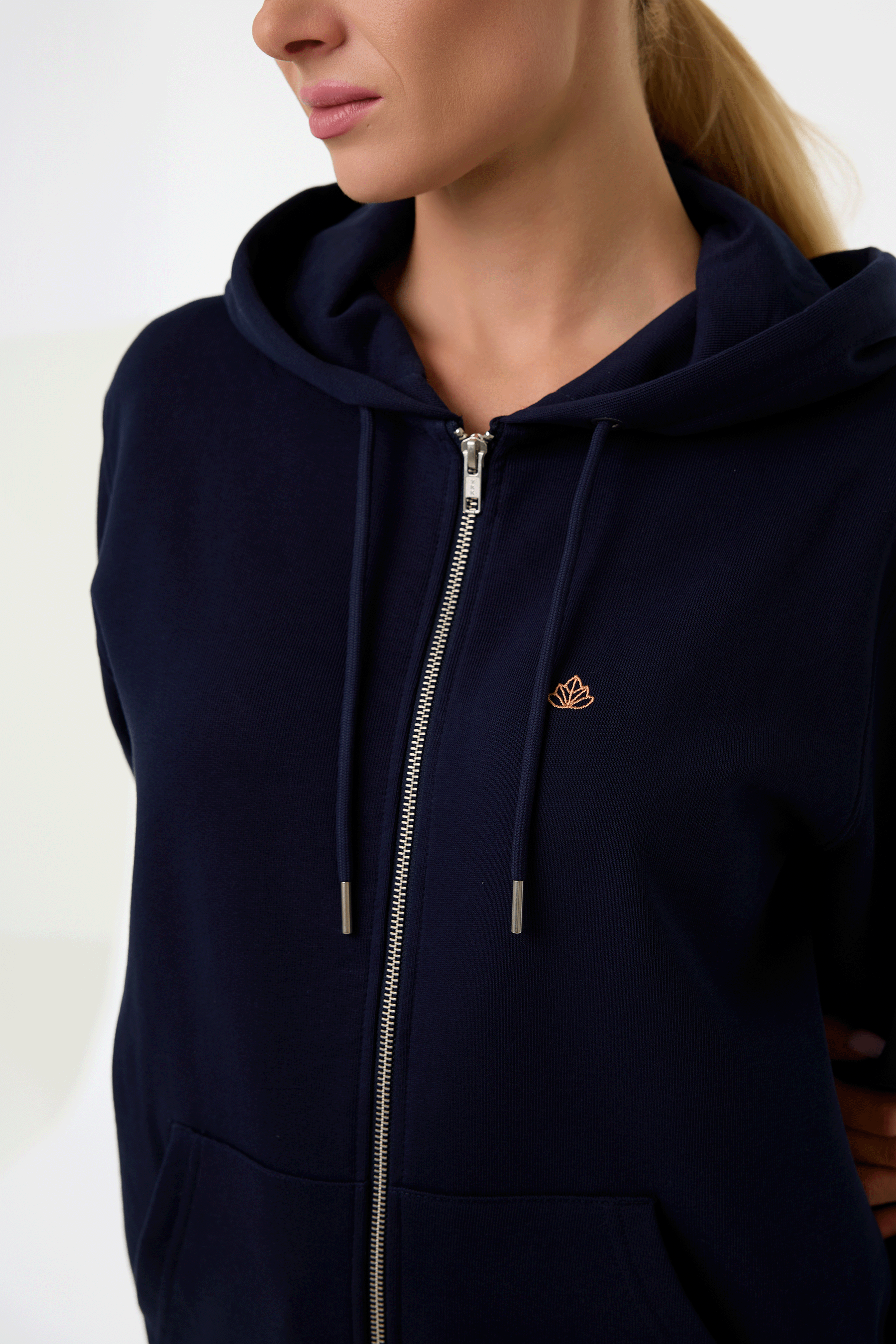 Dámská mikina na zip s kapucí z bio bavlny | Move - Premium Basics