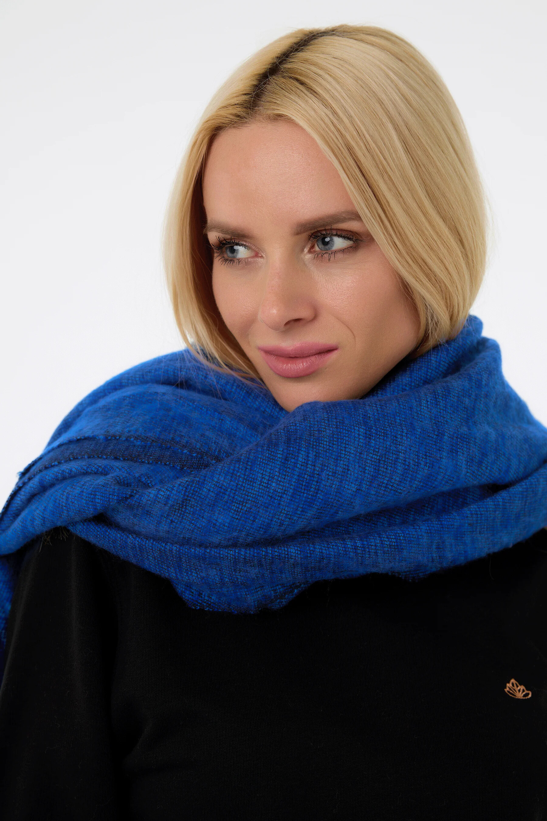 Ručně tkaná maxi šála z jačí vlny