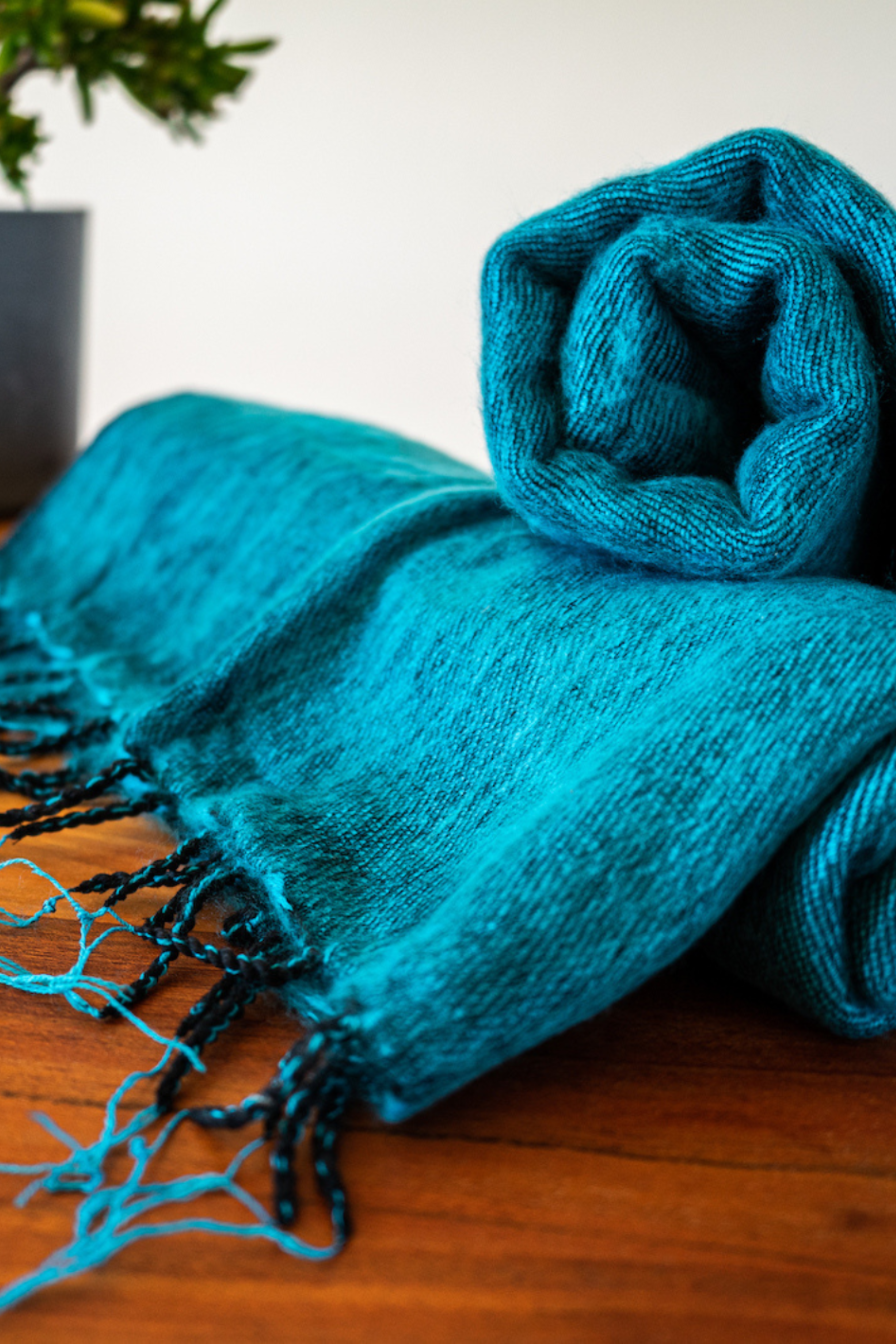 Ručně tkaná maxi šála z jačí vlny - Premium Basics