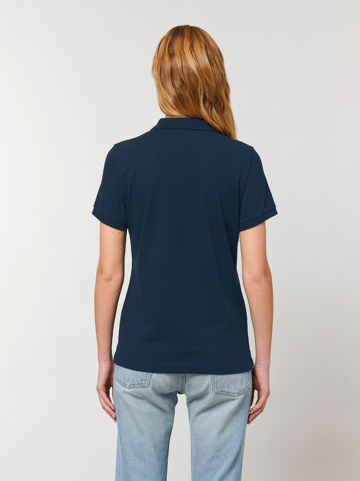 Milano dámské polo tričko z bio bavlny námořní modré žena stojí a pózuje zády